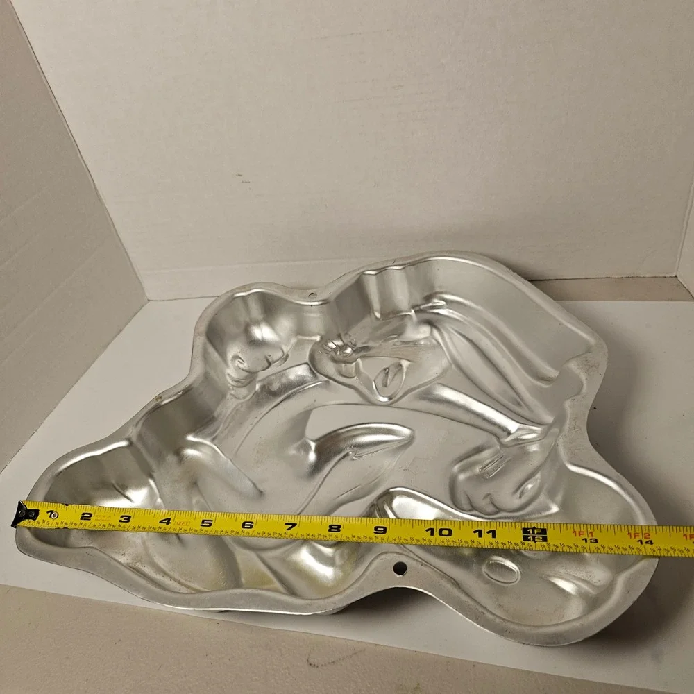 Wilton‎ Bugs Bunny Cake Pan Looney Tunes 1996 Vintage Aluminum 2105-3200 Silver